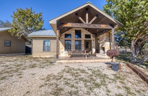 Concan Cabin | Concan Springs Cabin 3 Shared Pool