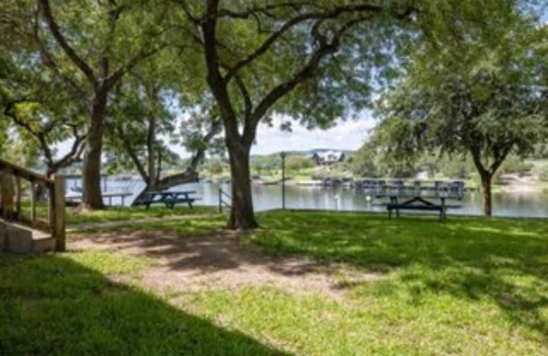 Burnet Condo | Condo 19, Beautiful Lake View