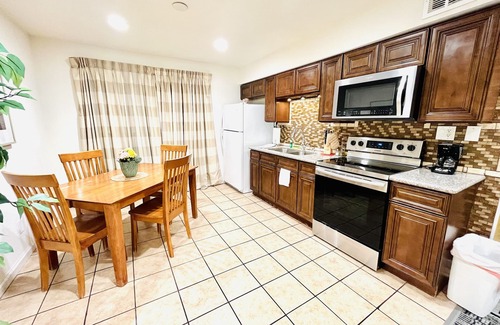 Beverly Green Apartment | Condo,2Bedrooms,Sale,Strip,BOOK,Las Vegas,LVCC,SemaShow,wifi,SALE,pool,CES26