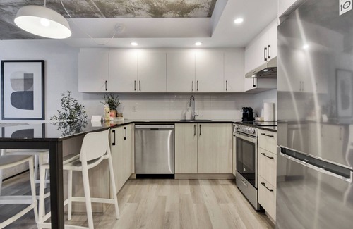 Saint-Roch Apartment | Condo - 305 | Swimming pool | Terrace with a view