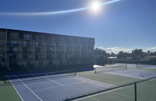 Daytona Beach Condo | Condo Across the street from Daytona Beach with lots of amenities