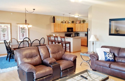 Arnolds Park Condo | Condo, Arnolds Park, Walk to Restaurants & Shops, 4 Bedroom, 2 Bath, Pool