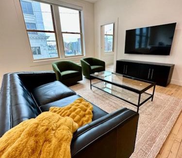 Van Buren House | Condo C - Gallery Suites Downtown Marion