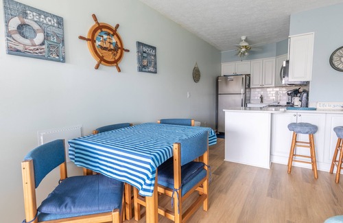 Duck House | Condo for a small group getaway just a short distance from the beach