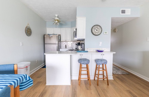 Duck House | Condo for a small group getaway just a short distance from the beach