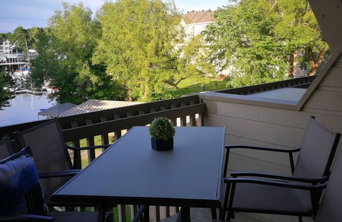 Magog Apartment | Condo of the Inn on the shore of Lake Memphremagog