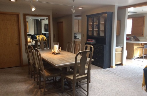 Downtown Park City Condo | Condo on Main Street! Short walk to town lift! Private rooftop hot tub! Sleeps 8