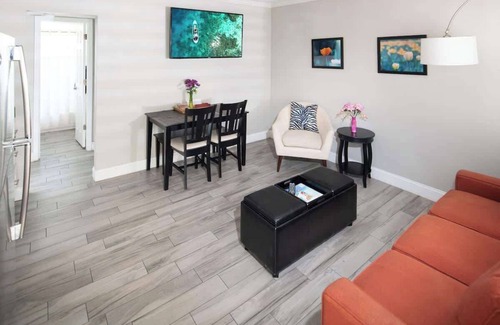 Belleair Beach Condo | Condo On The Beach - Heated Pool - Self Check-in