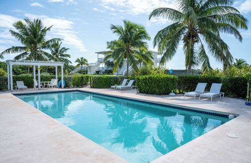 James Cistern Condo | Condo w/Views, Beach, Htd Pool, Golf Cart, Kayaks, Gym, Pickleball Court!