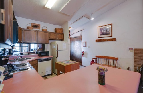 Angel Fire Condo | Condo with Hot Tub and Resort Shuttle Access