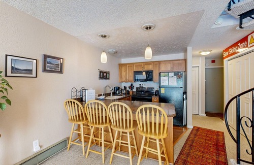 Alyeska Condo | Condo with Mountain views and access to hiking & skiing