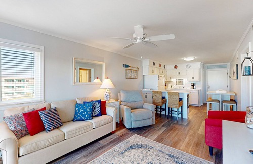 Morehead City Condo | Condo with on-site beach access, pools, grill/picnic areas, & private balcony