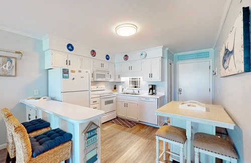 Morehead City Condo | Condo with on-site beach access, pools, grill/picnic areas, & private balcony