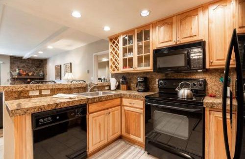 Vail Apartment | Condo with Outdoor Heated Pool and Free WiFi