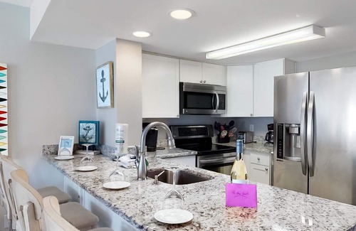 Isle of Palms Condo | Condo with partial ocean views and beach and complex pool access