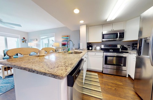 Isle of Palms Condo | Condo with partial ocean views and beach and complex pool access