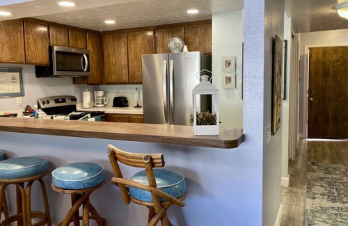 Avalon Condo | Condo with Pool and Spa