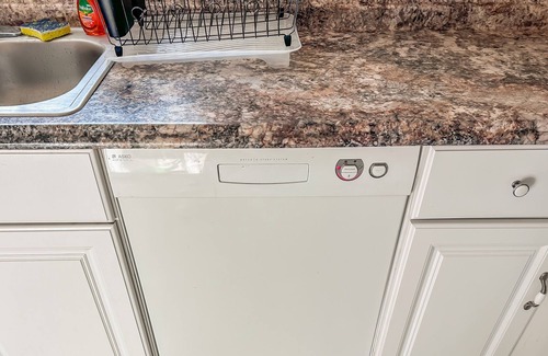 La Sierra House | Condo With Pool, Full Kitchen, Washer, Fast Wifi