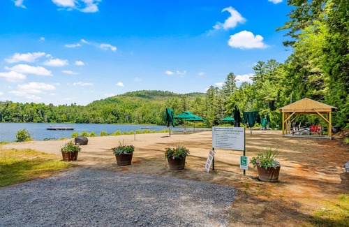 Chestertown Condo | Condo with private community beach/pond access - on-site tennis & golf nearby