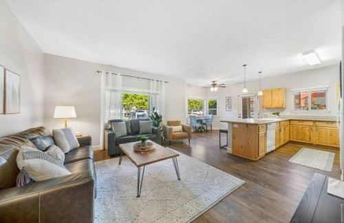 Coeur d'Alene House | Condo with Sauna & Fitness Center, Extended Stay Savings