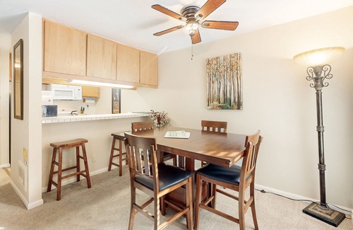 Mammoth Lakes Condo | Condo with Shared Pools, Hot Tub & Washer/Dryer - Great Location for Skiing