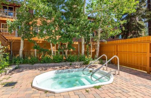Mammoth Lakes Apartment | Conestoga 107