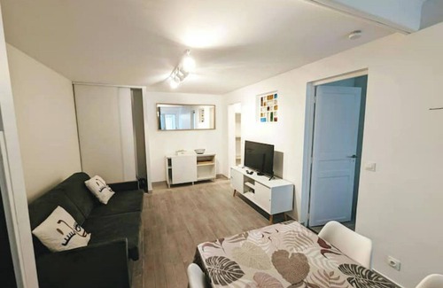 Maisons-Alfort Apartment | Confort & Calme, Proche Métro 8, Paris à 20 Mins