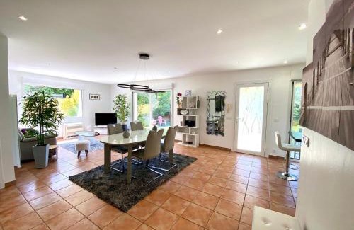 Meze House | Confort et Détente à Mèze: Villa avec Jardin, 3 Chambres, Climatisation et Wifi - FR-1-604-1