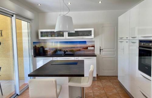 Meze House | Confort et Détente à Mèze: Villa avec Jardin, 3 Chambres, Climatisation et Wifi - FR-1-604-1