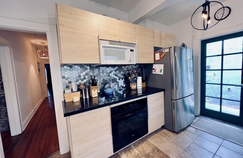 Downtown Fort Lauderdale House | Confortable old Florida coral house 3 bed 2 bath pool and peacocks Las olas 1mil