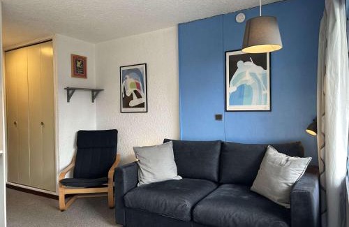 Montgenevre Apartment | Confortable studio 2 pers. à Montgenèvre, balcon ouest, bien équipé, parking, options WiFi et linge - FR-1-330D-22