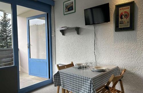 Montgenevre Apartment | Confortable studio 2 pers. à Montgenèvre, balcon ouest, bien équipé, parking, options WiFi et linge - FR-1-330D-22