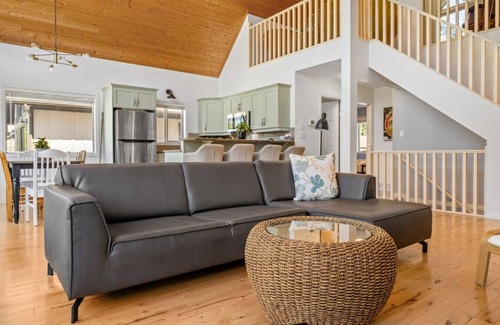 East Kootenay Apartment | Conifer Cottage | Hot Tub | Peaceful | Foosball
