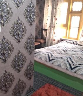 Srinagar House | Conifer view guest house