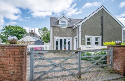 Haverfordwest House | Coniston - 3 Bedroom Holiday Home - Sardis Cross
