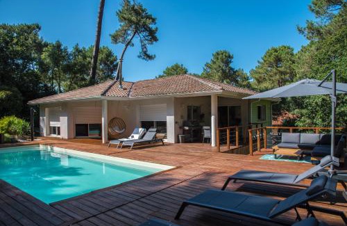 Soorts-Hossegor Villa | Connemara, Superbe Villa avec piscine, au cœur de la forêt, accès à la plage en vélo