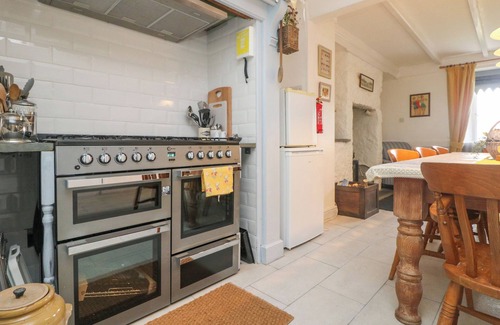 Saint Erth Praze Cottage | CONNIE'S COTTAGE, pet friendly, with open fire in Porthleven