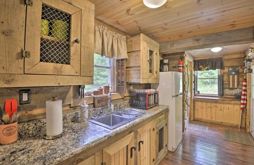 Bernhards Bay House | Constantia Cabin Escape More Than 2 Mi to Lake Oneida