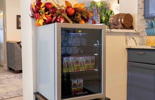 Beaver Hills Apartment | ConStay: Yale and SCSU Nearby + On-Site Parking