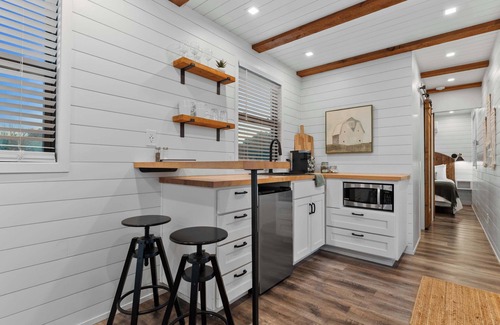 Waco House | Container home with rooftop views and pickleball