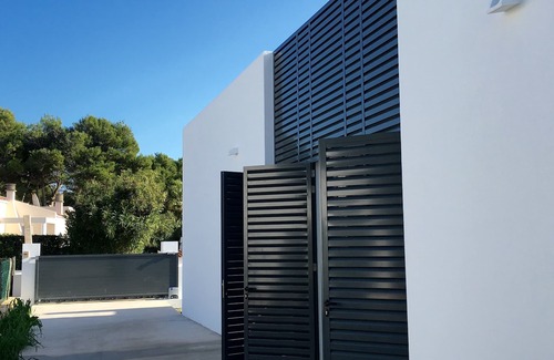 Cala Blanca Villa | CONTEMPORARY VILLA IN QUIET LOCATION WITH PRIVATE POOL AND GARDEN
