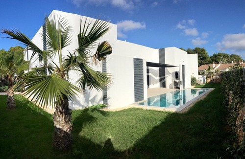 Cala Blanca Villa | CONTEMPORARY VILLA IN QUIET LOCATION WITH PRIVATE POOL AND GARDEN