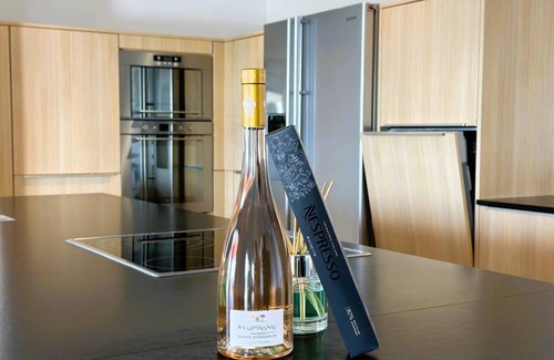 La Londe-les-Maures House | Contemporary villa for 8 people with air conditioning a large heated pool and panoramic sea.