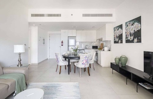 Umm Suqeim 3 Apartment | Contemporary 1BR Apartment in Madinat Jumeirah!