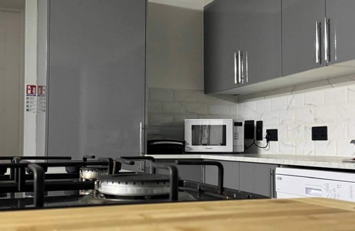 West Thurrock House | Contemporary 2 bed house with Parking
