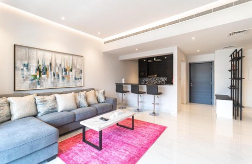 The Greens Apartment | Contemporary 3-Bedroom Retreat in The Greens
