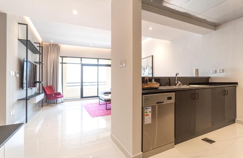 The Greens Apartment | Contemporary 3-Bedroom Retreat in The Greens