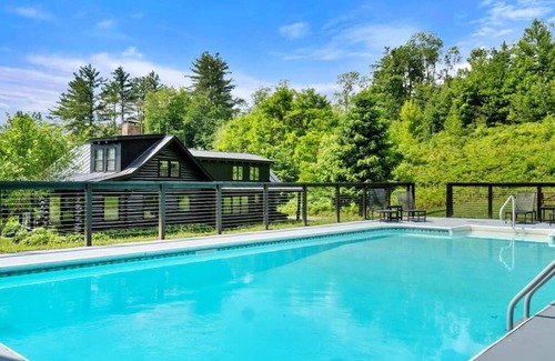 Ludlow Cabin | Contemporary 4-BR Cabin 5-min to Okemo