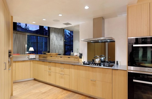 Aspen House | Contemporary 5 bedroom SFH home in Aspen core. Luxury, high end finishes.