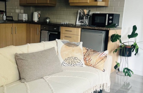Telford Apartment | Contemporary and cosy apartment - pet and family friendly